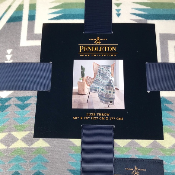 Pendleton Aztec Gray Green Multi Color Throw - Picture 2 of 3